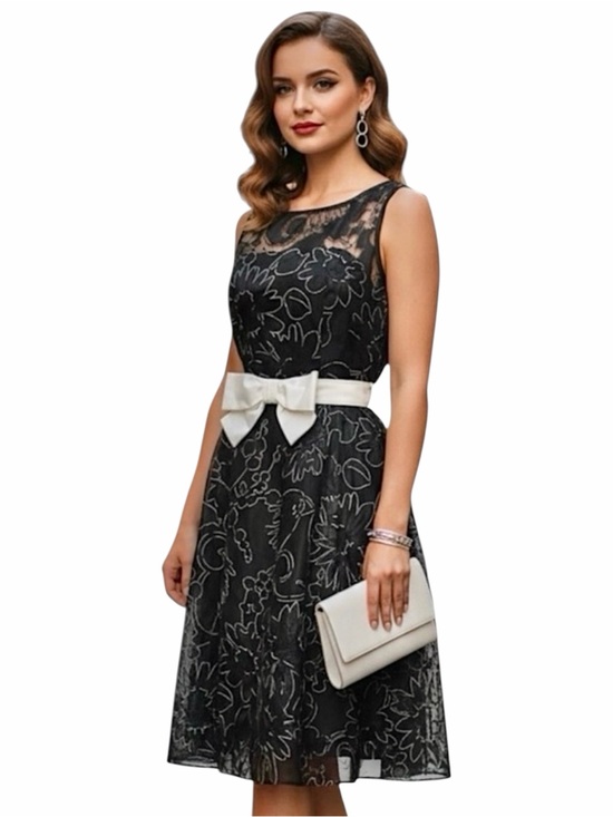 White House Black Market Dresses & Skirts - White House Black Market Floral black & white Lace Dress with Bow 6 NWT